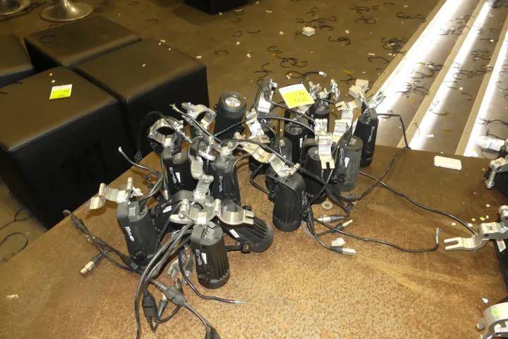 16x Showtec Moving Head Strahler Modell: Spectral 300 Q4